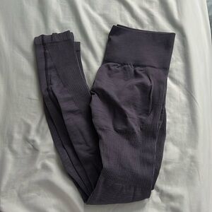 Lazuli Label Leggings in purple